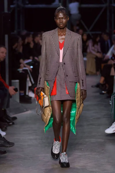 Look 27